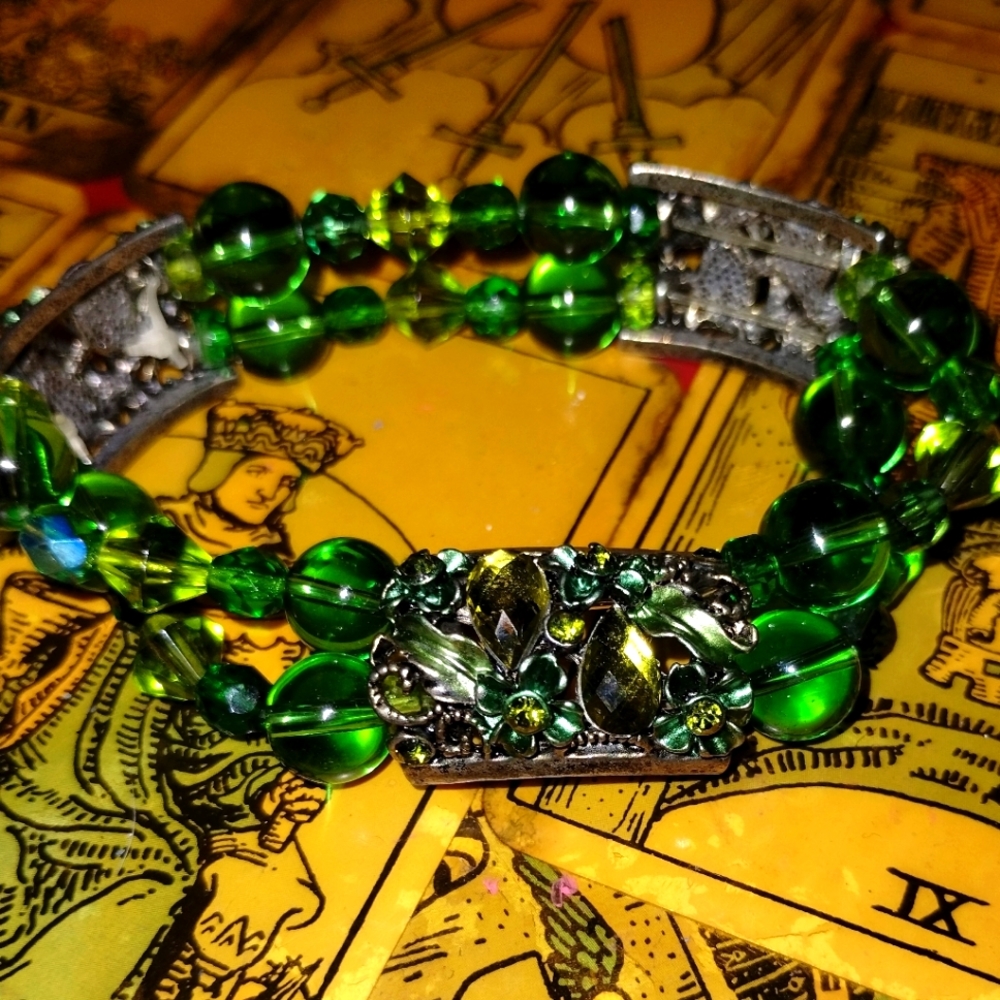 Handmade glass beads and shurvoski crystals bracelet.
